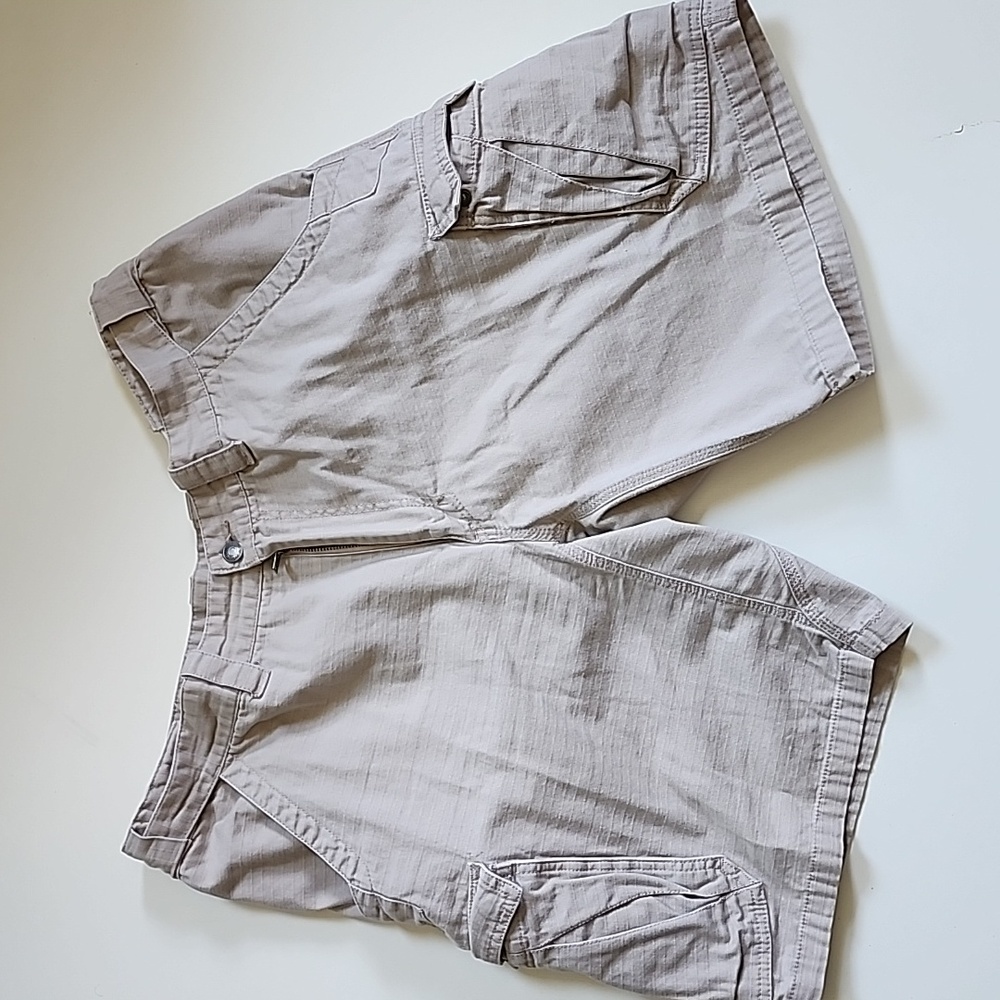GUIDE GEAR TAN CARGO SHORTS SZ 38